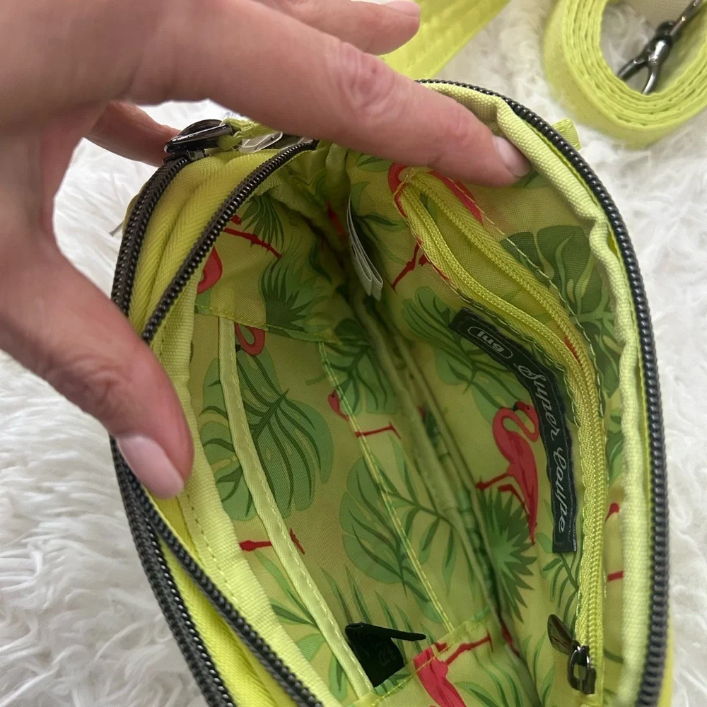 NWT Lug Quilted Neon Green Crossbody Bag - Picture 4 of 5
